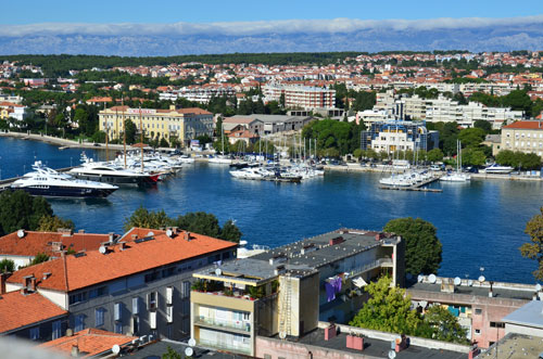Blick auf den Hafen von Zadar vom Kirchturm aus